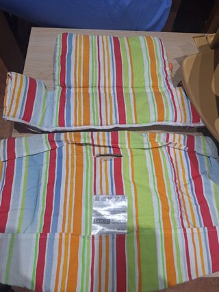 Trona Stokke Tripp Trapp Nogal, cojín y respaldo.