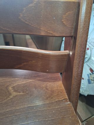 Trona Stokke Tripp Trapp Nogal, cojín y respaldo.