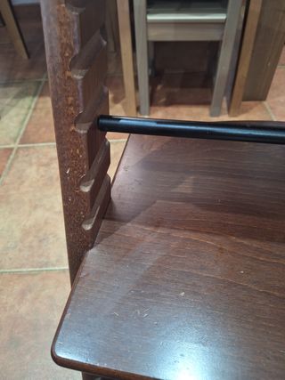 Trona Stokke Tripp Trapp Nogal, cojín y respaldo.