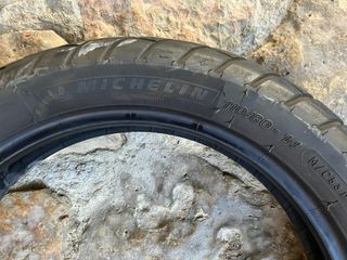 Rueda Michelin Anakee 110/80 R14 con fecha 02/24
