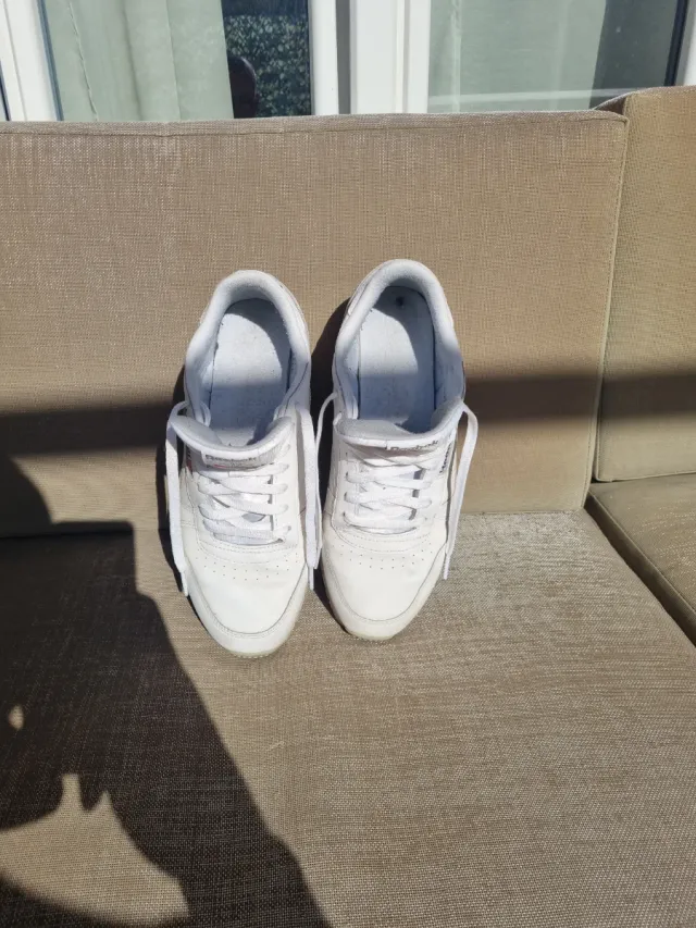 Reebok Blancas - Tienen un uso diario.