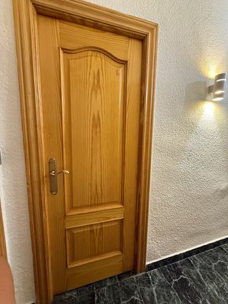 Puerta de madera interior