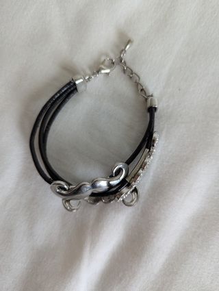 Braccialetto con ciondoli a forma di baffi