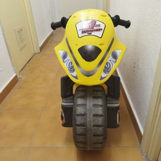 Moto correpasillos amarilla para niños