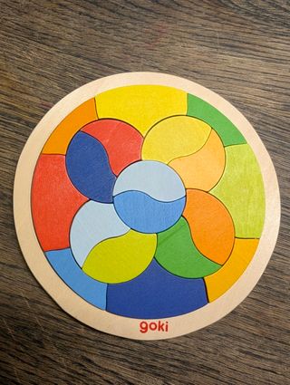 Puzzle mandala de madera. Marca Goki