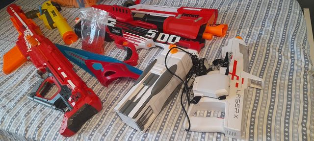 Lote de pistolas de juguete Nerf y Laser X