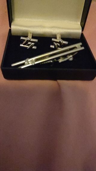 Gemelos y pasador de corbata