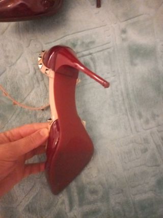 Tacones Beige y Morado con Tachuelas
