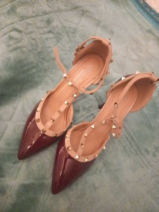 Tacones Beige y Morado con Tachuelas