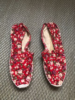 Alpargatas florales rojas talla 37 Nuevas