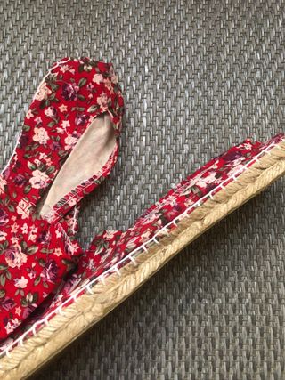 Alpargatas florales rojas talla 37 Nuevas