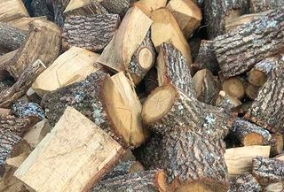 Leña de roble y acacia para chimenea