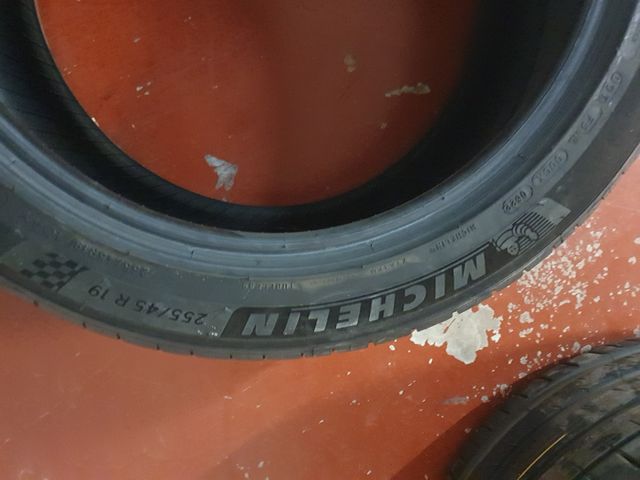 255/45/19 PILOT SPORT 4