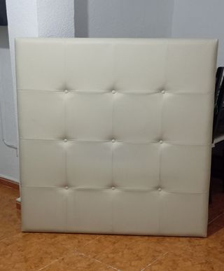 Cabecero de piel beige para cama