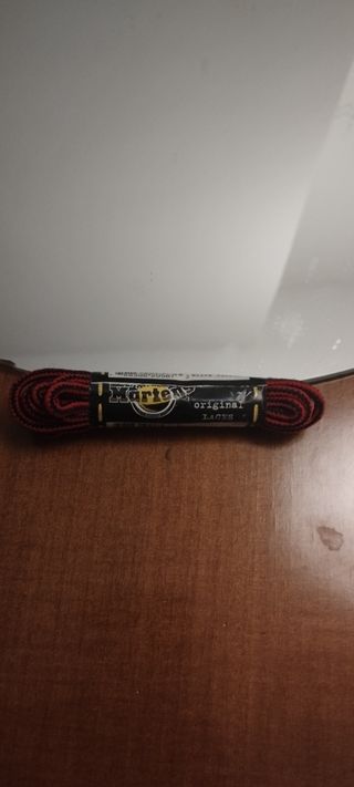 Cordones Dr. Martens Originales Rojos y negros.