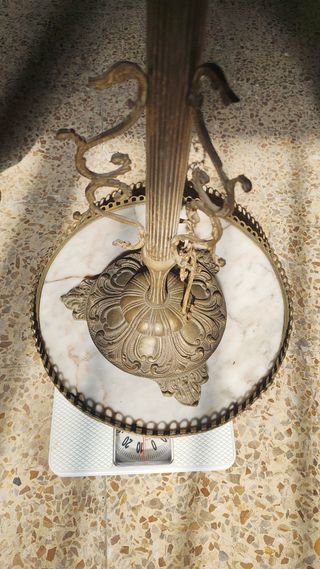 Mesa auxiliar mármol y bronce