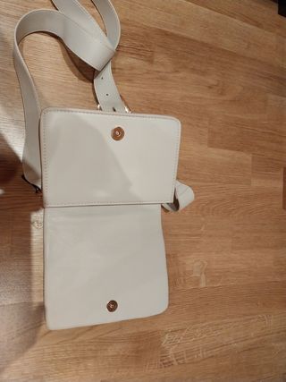 Bolso beig acolchado bandolera