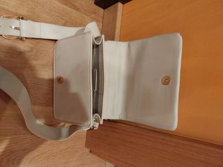 Bolso beig acolchado bandolera