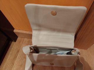 Bolso beig acolchado bandolera