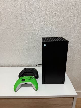Xbox Series X 1TB + Mando negro
