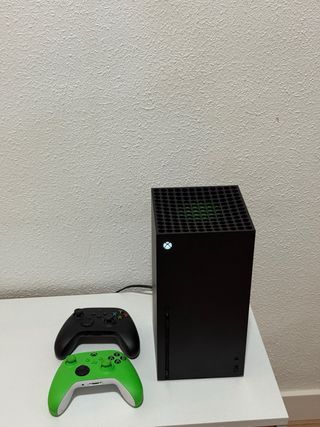 Xbox Series X 1TB + Mando negro
