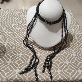 Tres cordones de perlas negras
