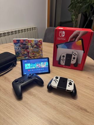 Nintendo Switch OLED Blanca + 3 juegos + Mando PRO