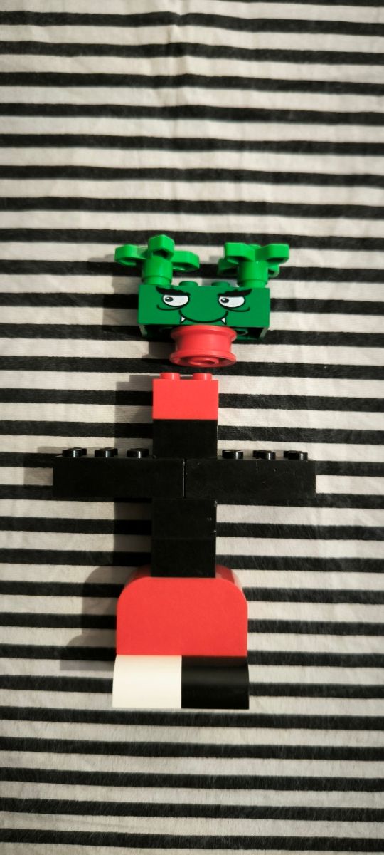 Lego Monstruo MacDonalds 2759