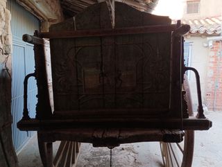 Carro de madera antiguo