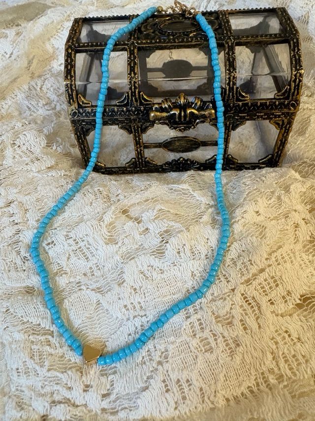 Collana blu con cuore in oro