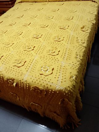Colcha ganchillo amarilla