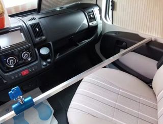 Barra antirrobo IMC para puertas de autocaravana