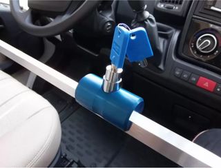 Barra antirrobo IMC para puertas de autocaravana