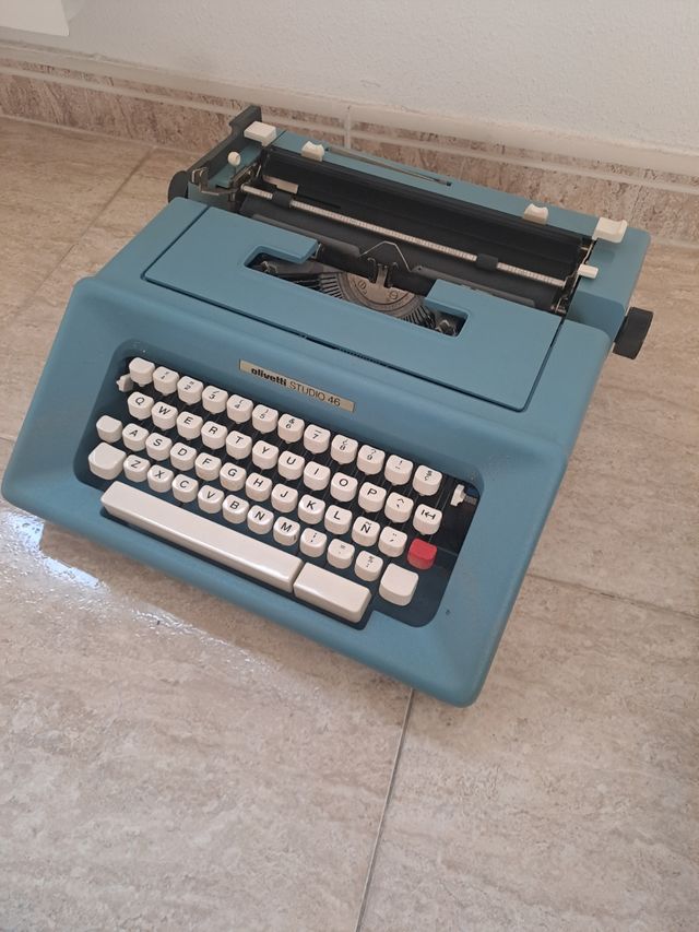 Máquina de escribir Olivetti Studio 46