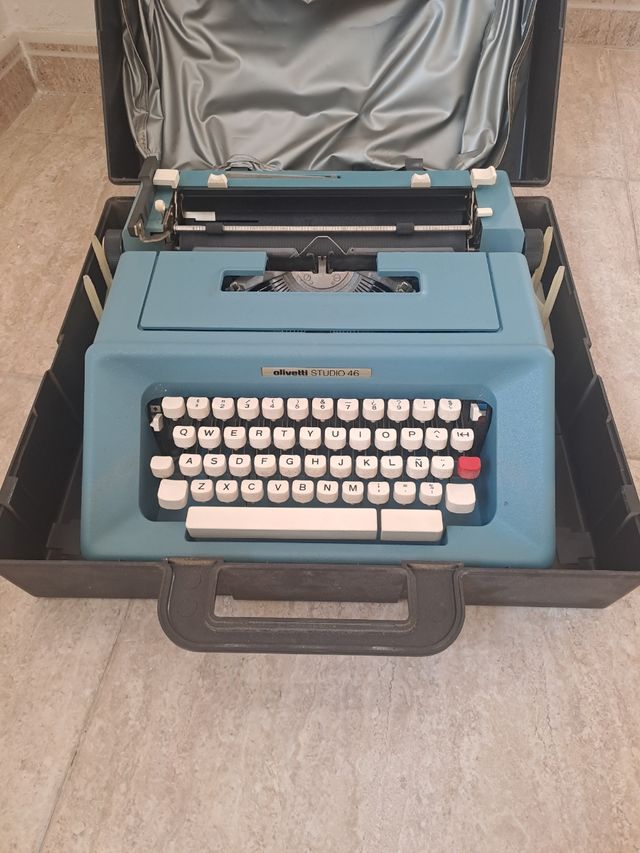 Máquina de escribir Olivetti Studio 46