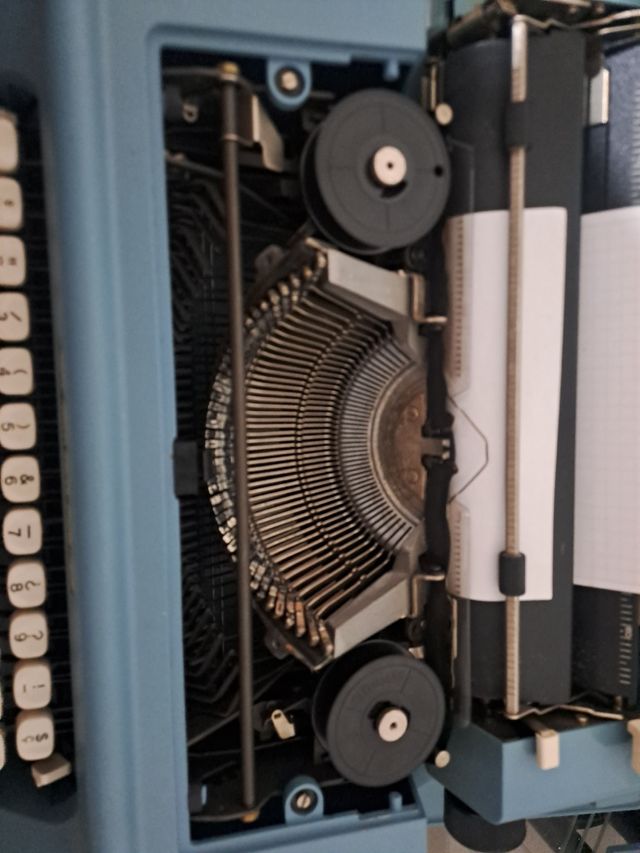 Máquina de escribir Olivetti Studio 46