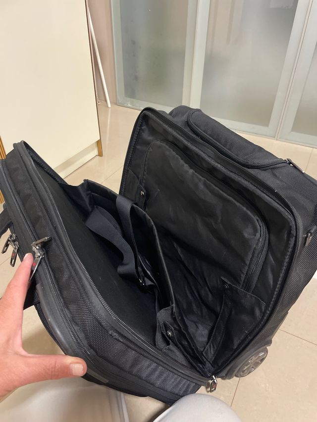 Maleta Samsonite con ruedas y enganche