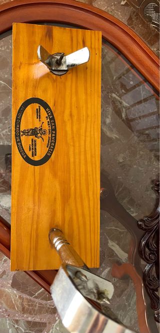 Jamonero de madera y metal