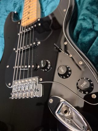 Guitarra Squier Stratocaster Negra