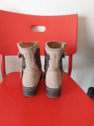 Botines ASH Beige con Tachuelas