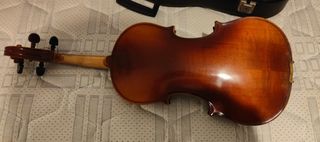 Violín con estuche y arco