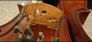 Violín con estuche y arco