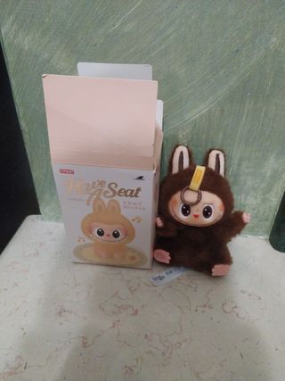 Labubu peluche con caja