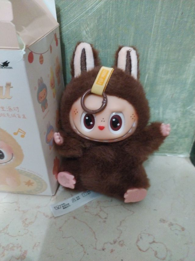 Labubu peluche con caja