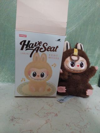 Labubu peluche con caja