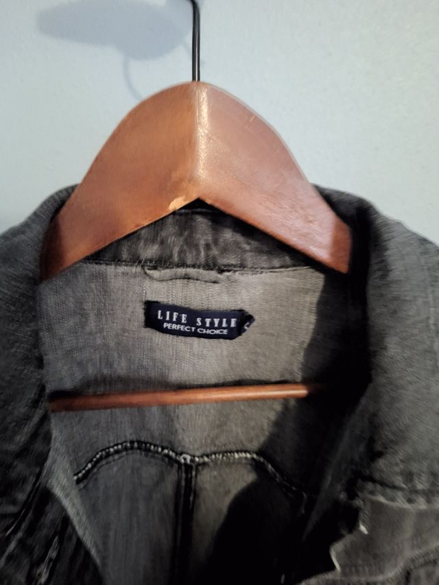 Cazadora vaquera gris