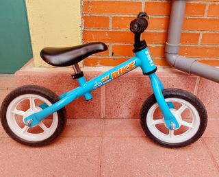 Bicicleta de equilibrio azul para niños