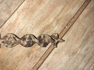 Broca helicoidal antigua para madera ver