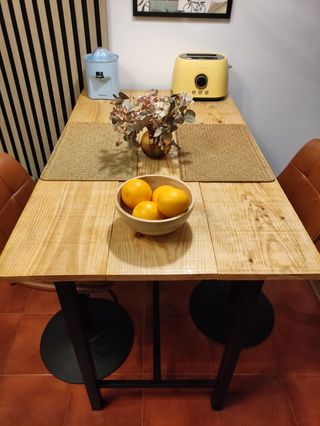 Mesa alta rustica de madera y metal