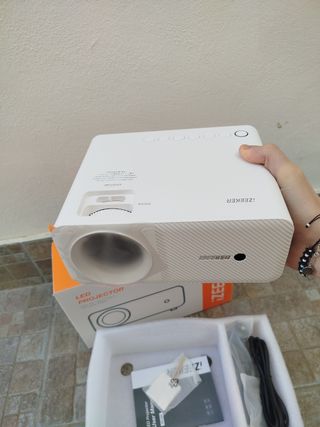 Proiettore Portatile bluetooth 12000lux